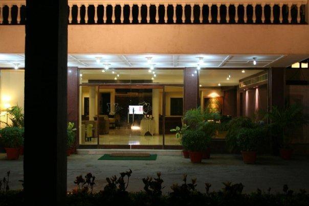 Hotel Clark Greens New Delhi Exterior photo